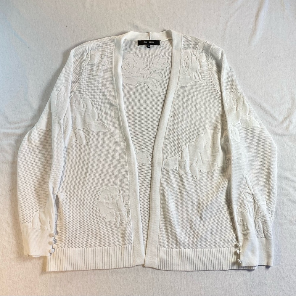Chloe + Jasmine White Women's open knit floral cardigan size L button details